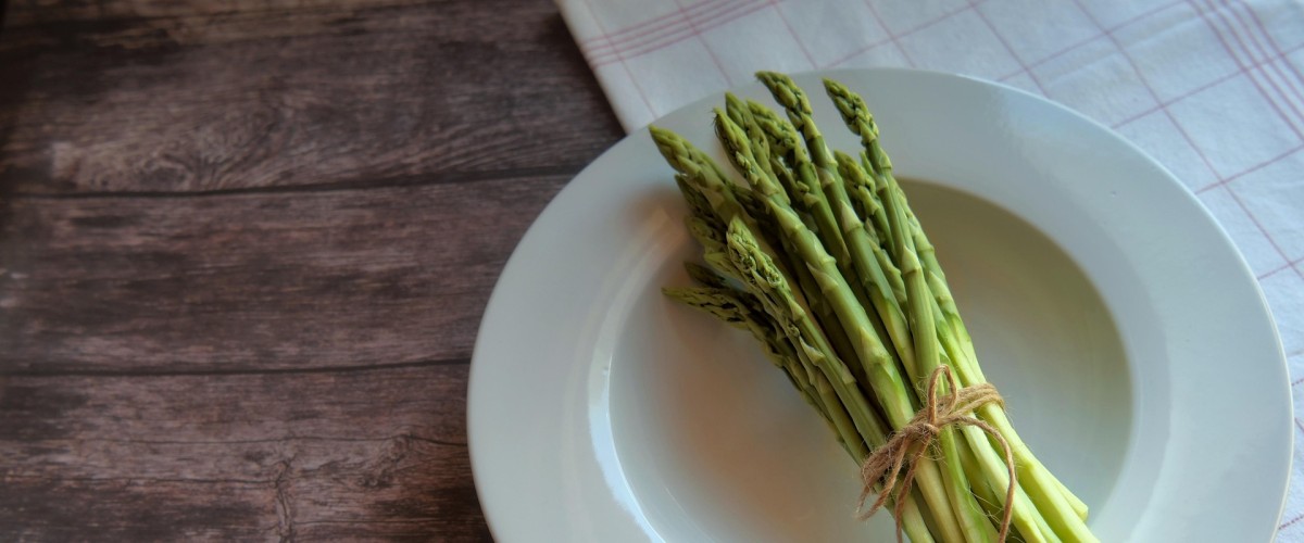 LES RECETTES DE FRANCIS : Asperges Vertes Croquantes au Parmesan (4 personnes)