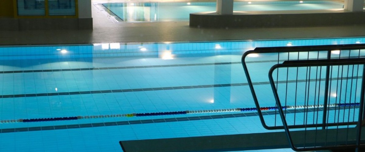 GRENOBLE : les piscines Jean Bron et Les Dauphins passent à l’heure d’été