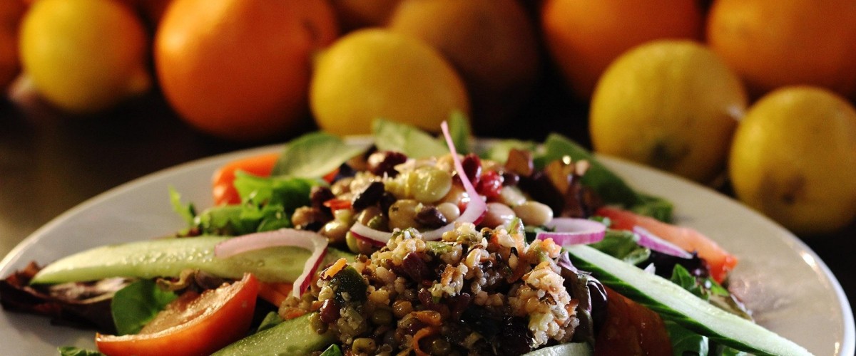 LES RECETTES DE FRANCIS : Salade de Quinoa Printanière Avocat + Mangue + Roquette + Langoustine (4 personnes)