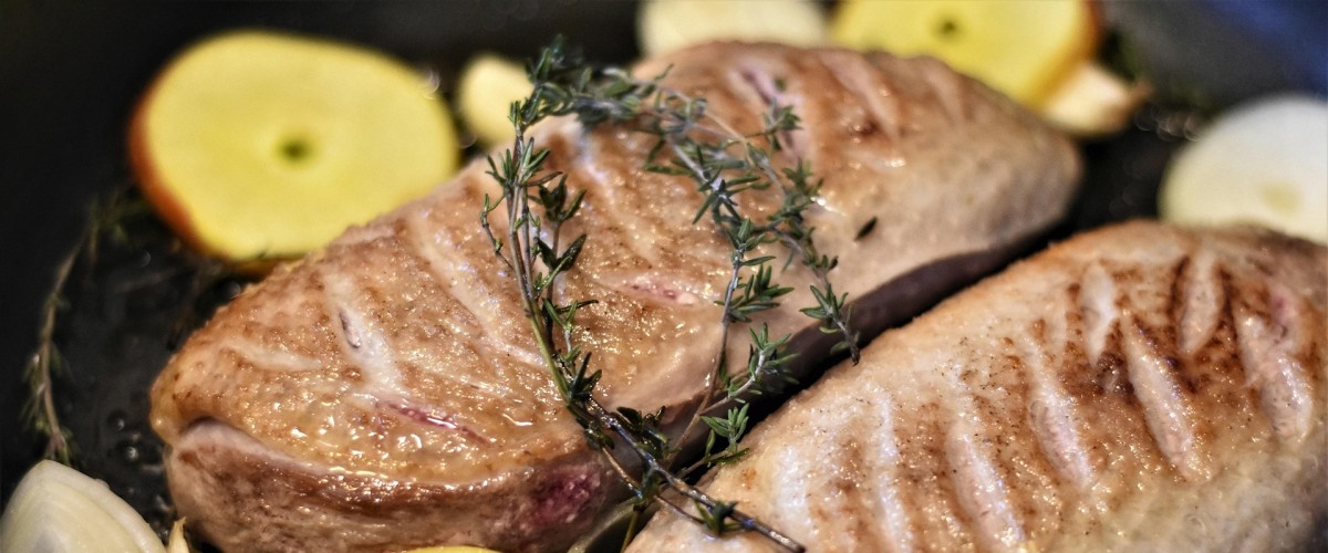 LES RECETTES DE FRANCIS : Aiguillettes de Canard aux Pêches (4 personnes)