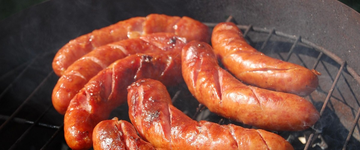 LES RECETTES DE FRANCIS : Saucisse de Toulouse – Riz + Poivrons (4 personnes)