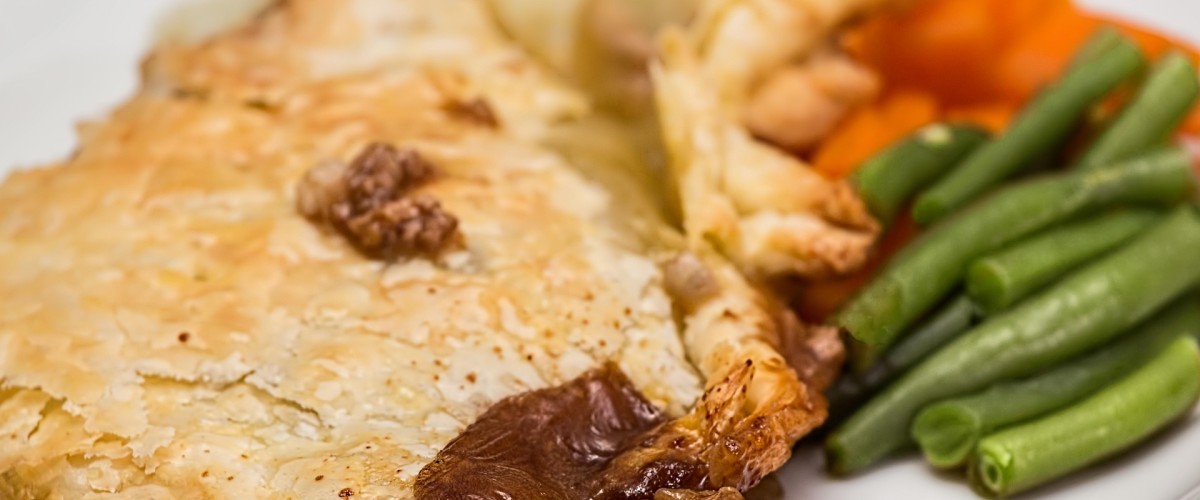 LES RECETTES DE FRANCIS : Tarte Fine à la Saucisse de Morteau (4 personnes)