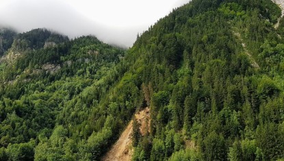 POLIÉNAS : un éboulement coupe la ligne ferroviaire Valence–Grenoble, la reprise espérée à la mi-mars