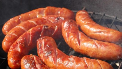 LES RECETTES DE FRANCIS : Saucisse de Toulouse – Riz + Poivrons (4 personnes)